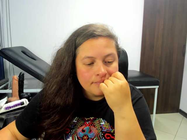 SaraThonson live cam on BongaCams