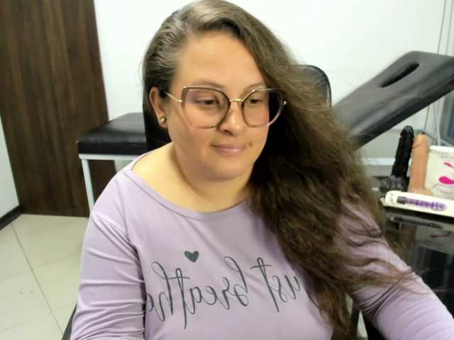 SaraThonson live cam on BongaCams