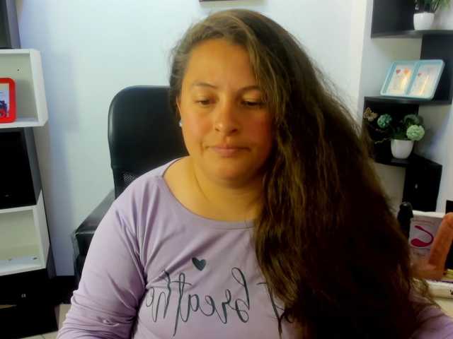 SaraThonson live cam on BongaCams