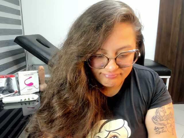SaraThonson live cam on BongaCams
