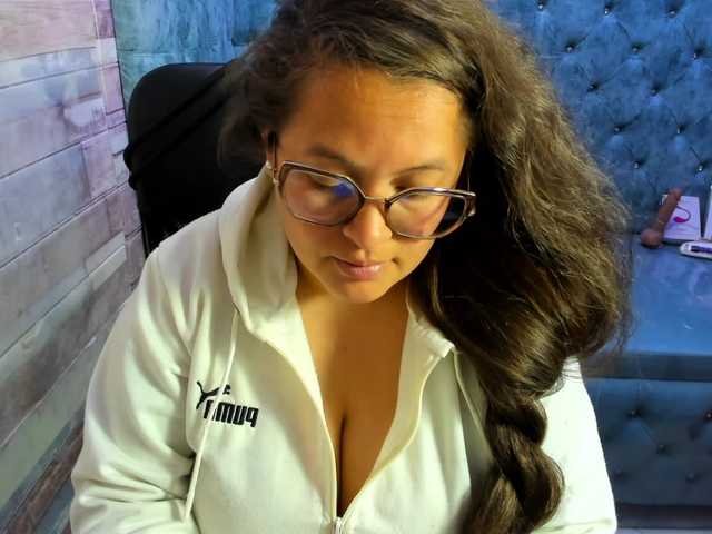 SaraThonson live cam on BongaCams