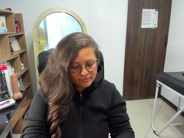 SaraThonson live cam on BongaCams