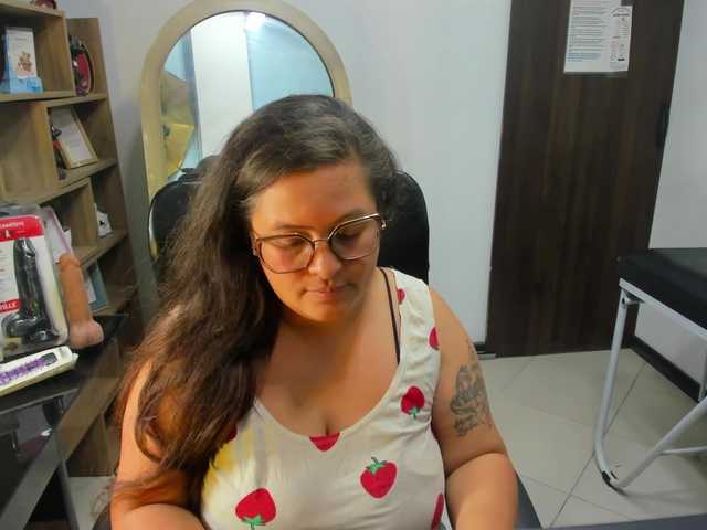 SaraThonson live cam on BongaCams
