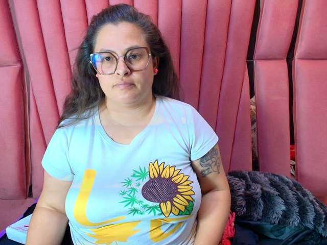 SaraThonson live cam on BongaCams