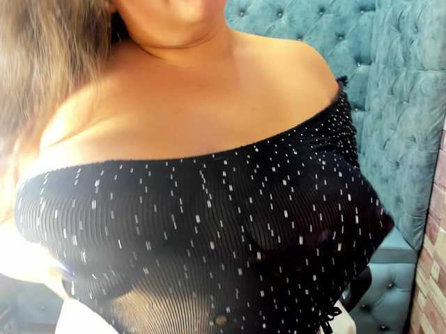 SaraThonson live cam on BongaCams
