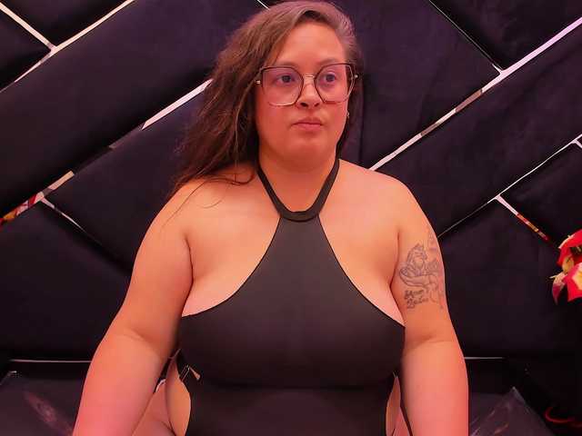 SaraThonson live cam on BongaCams