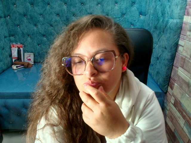 SaraThonson live cam on BongaCams