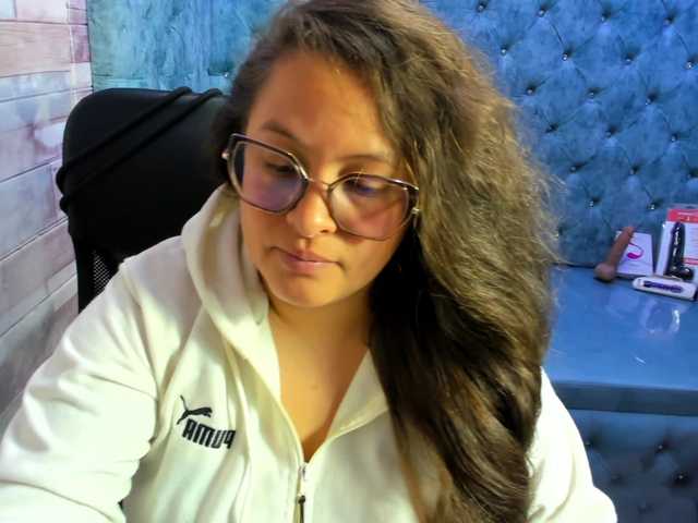 SaraThonson live cam on BongaCams