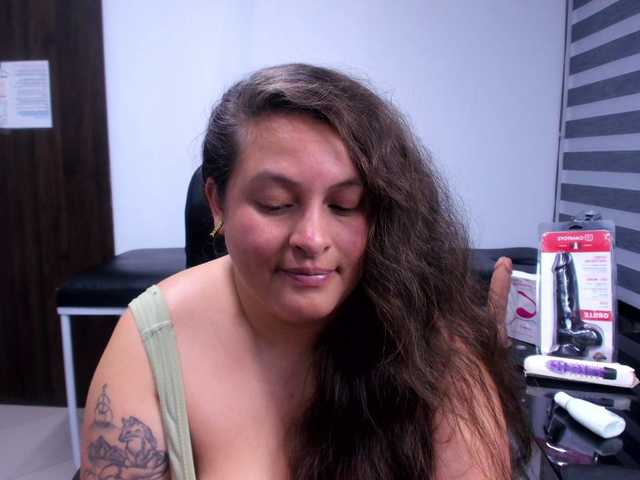 SaraThonson live cam on BongaCams
