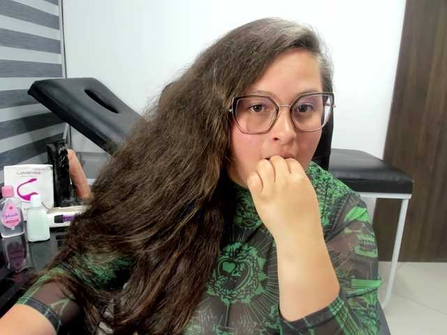 SaraThonson live cam on BongaCams