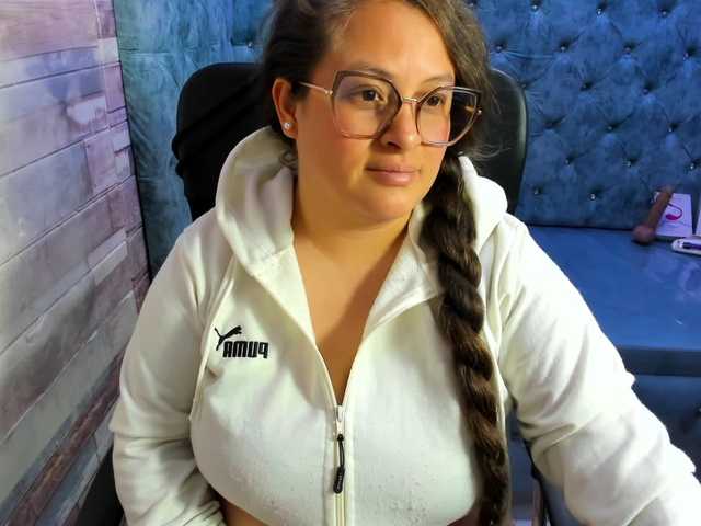 SaraThonson live cam on BongaCams
