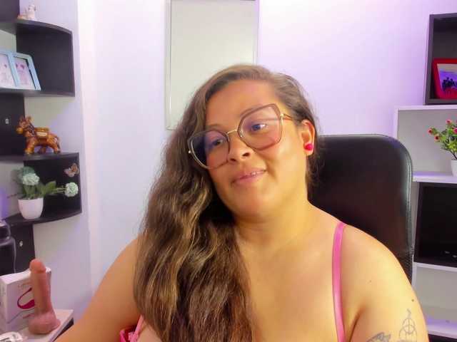 SaraThonson live webcam show