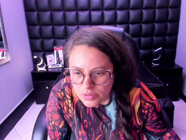 SaraThonson live cam on BongaCams