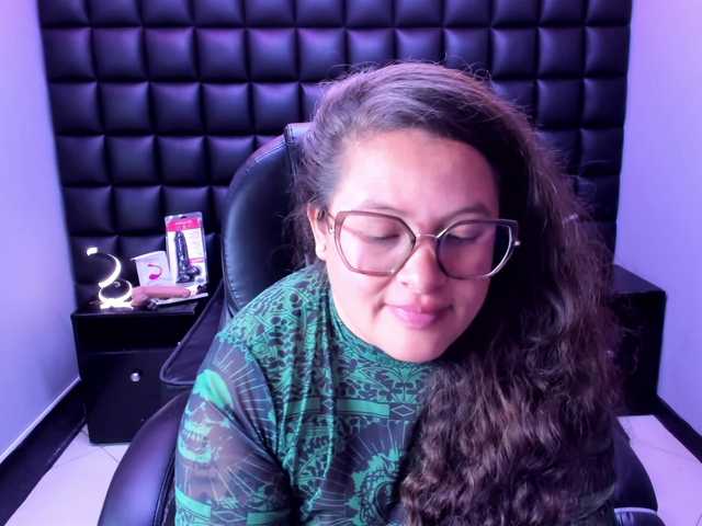 SaraThonson live webcam show