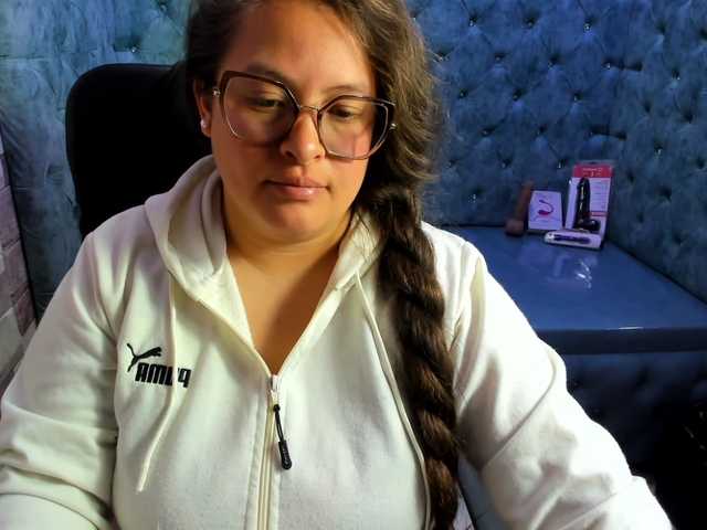 SaraThonson live cam on BongaCams