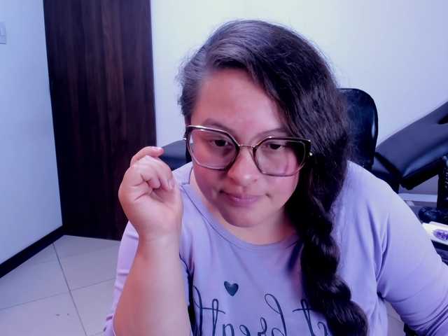 SaraThonson live cam preview