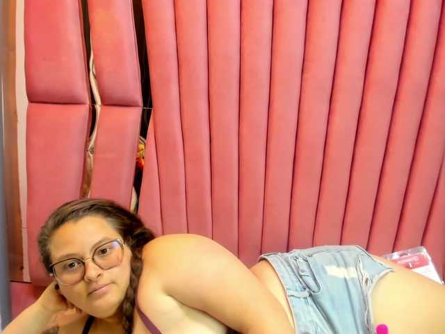SaraThonson live cam on BongaCams