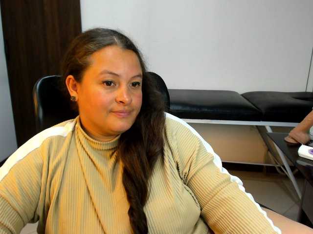 SaraThonson live cam on BongaCams
