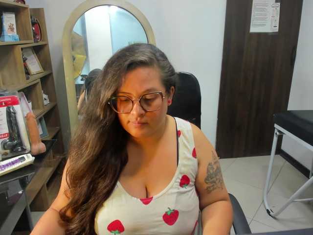 SaraThonson live cam on BongaCams
