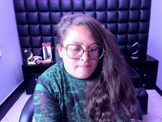 SaraThonson live cam on BongaCams