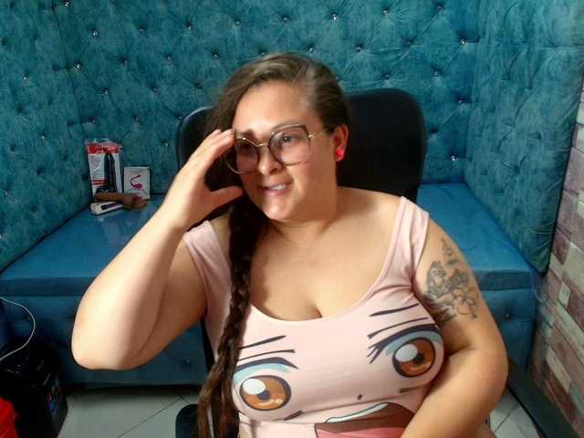 SaraThonson live cam on BongaCams