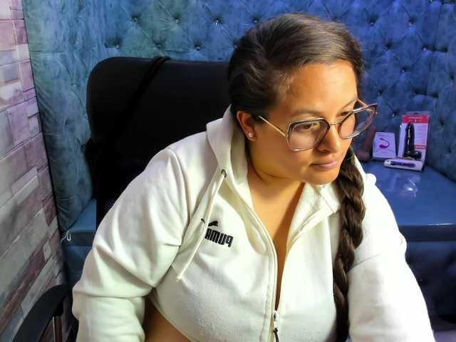 SaraThonson live cam on BongaCams