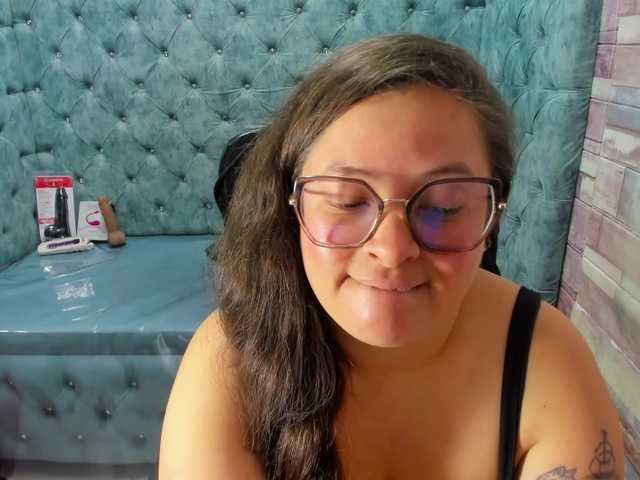 SaraThonson live cam on BongaCams