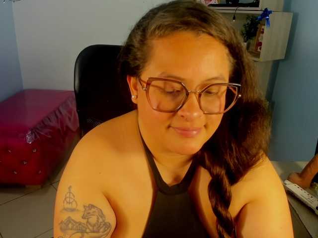 SaraThonson live cam on BongaCams