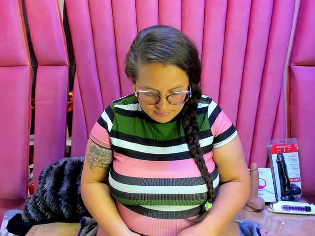 SaraThonson live cam on BongaCams