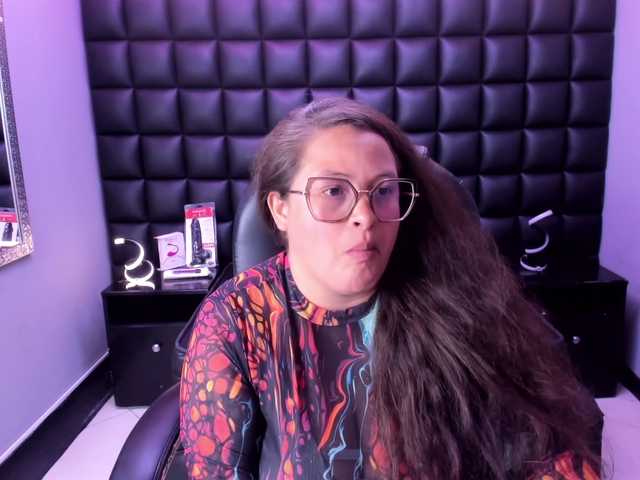 SaraThonson live cam on BongaCams