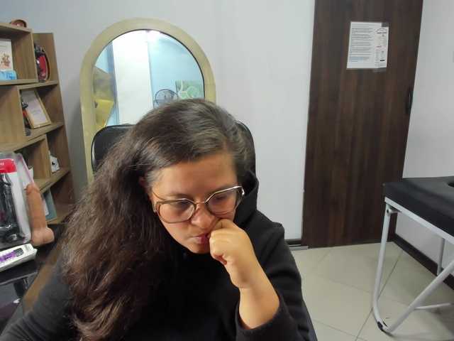 SaraThonson live cam on BongaCams