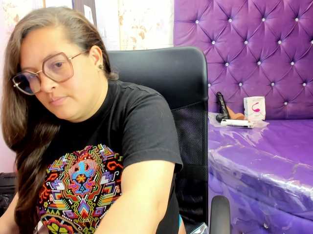SaraThonson live cam on BongaCams