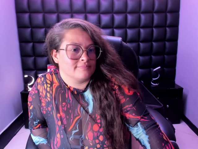 SaraThonson live cam on BongaCams