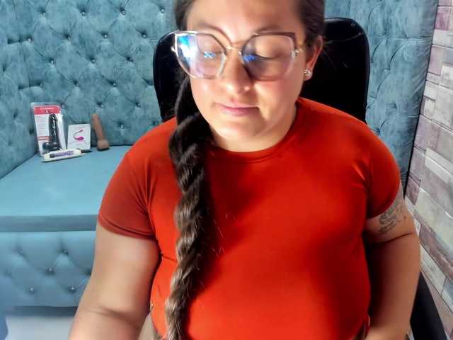 SaraThonson live cam on UnifiedCams