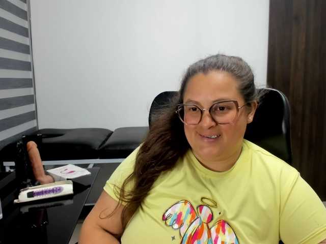 SaraThonson live cam on BongaCams