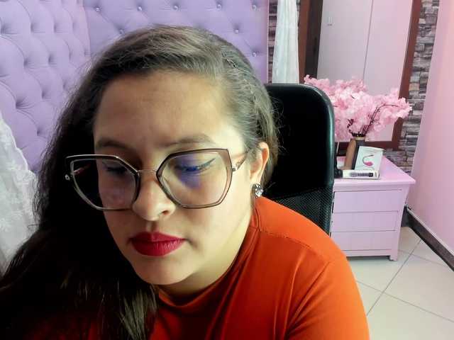 SaraThonson live cam on BongaCams