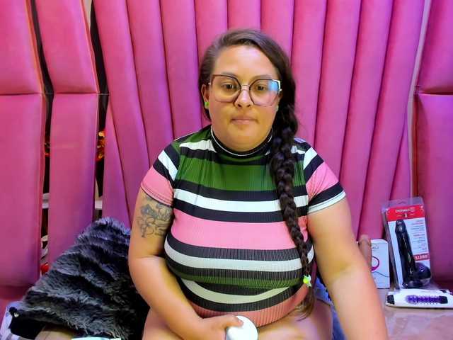 SaraThonson live cam on BongaCams