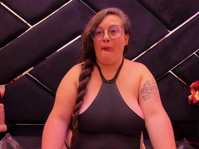 SaraThonson live cam on BongaCams