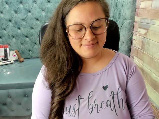 SaraThonson live cam on BongaCams