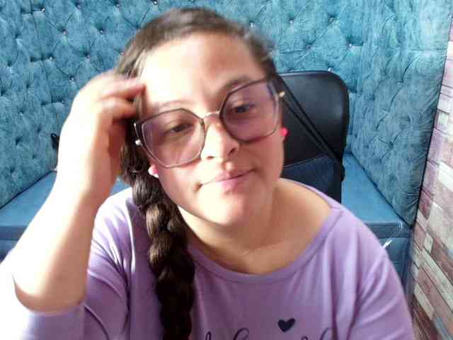 SaraThonson webcam