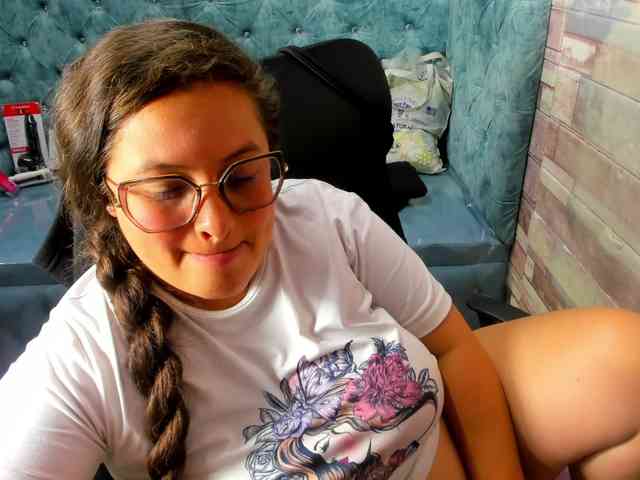 SaraThonson webcam