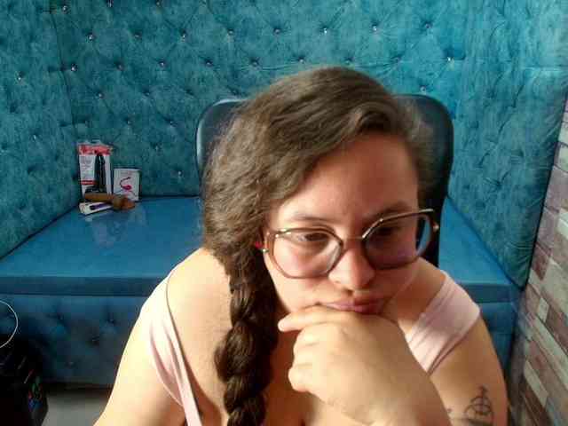 SaraThonson Live Webcam on BongaCams