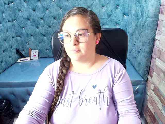 SaraThonson Live Webcam on BongaCams