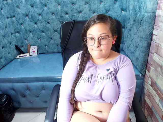SaraThonson webcam