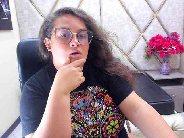 SaraThonson webcam