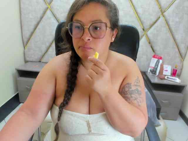 SaraThonson webcam