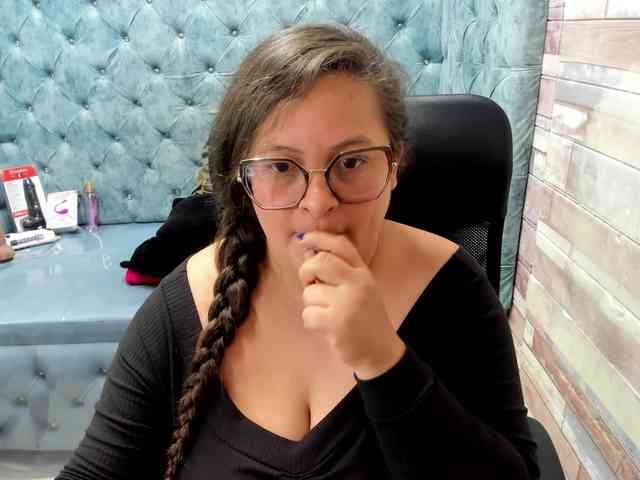 SaraThonson webcam