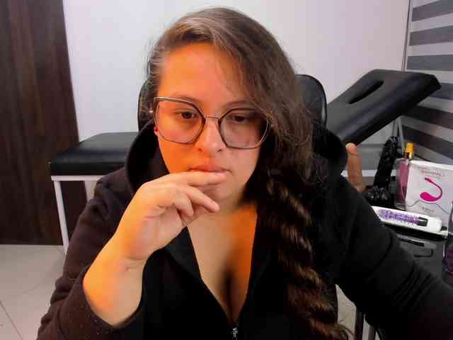 SaraThonson webcam