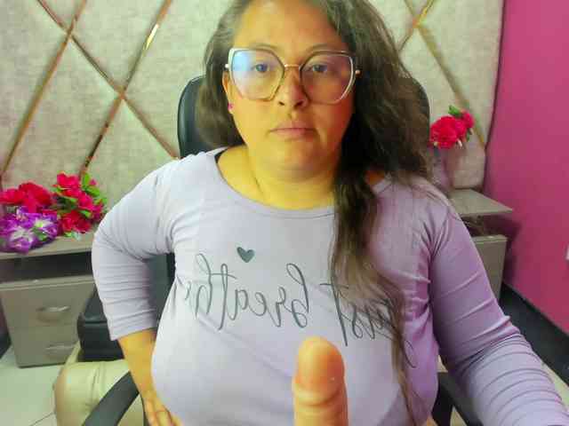 SaraThonson Live Webcam on BongaCams