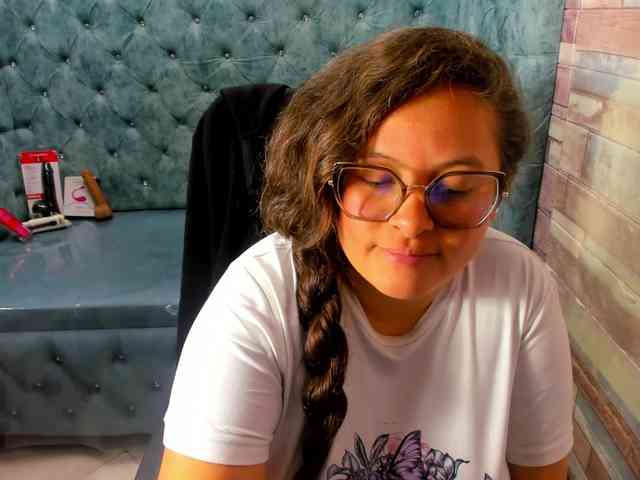 SaraThonson webcam